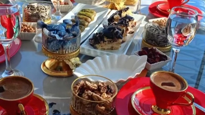 Öğlen arası yorgunluğunuz için kahve mi yoksa çay mı?