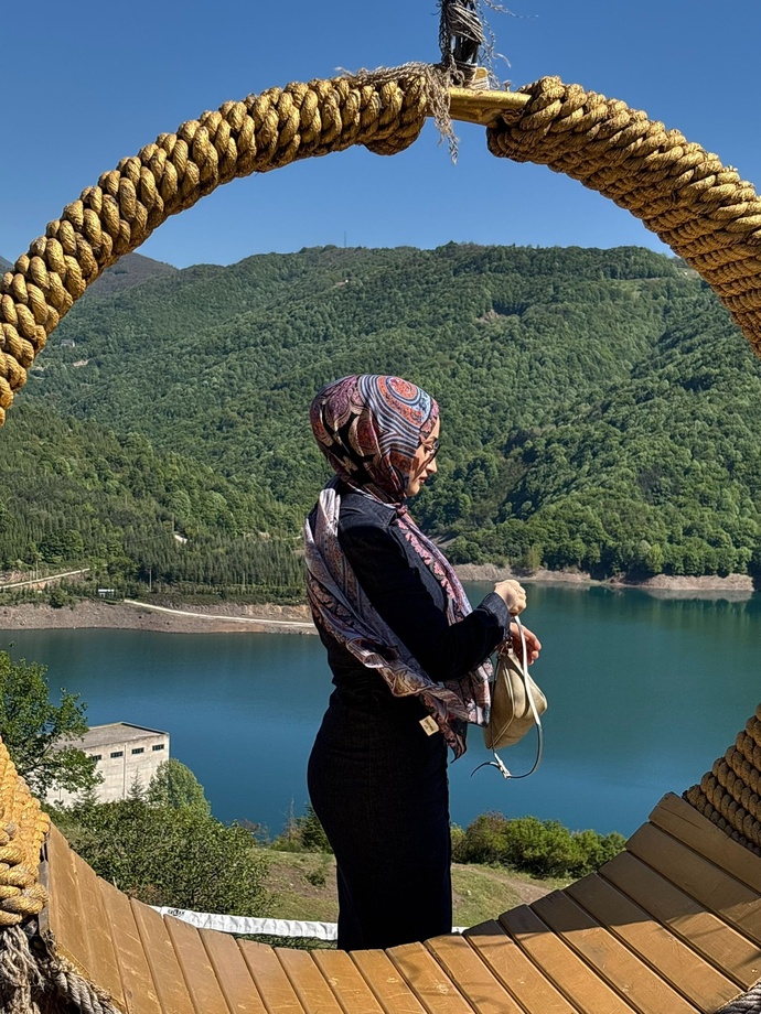 Türbanli biri icin elbisem cok mu dar esim ve ailesi dikkat et giyimne diyor?
