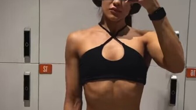 Spor salonunda antrenman sonrası ayna selfiesi çekmek sizce normal mi, siz çekiyor musunuz?
