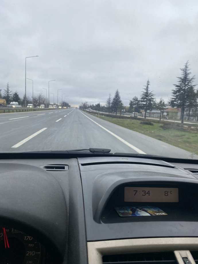 Yağmurlu havada yolculuk yapmayı sever misin?