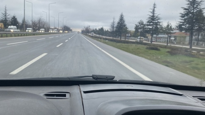 Yağmurlu havada yolculuk yapmayı sever misin?