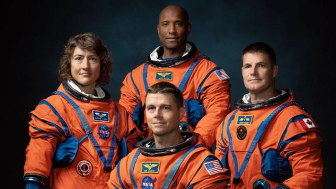 NASA, 54 yıl aradan sonra yeniden insanlı Ay yolculuğuna çıktı. Bu bir başlangıç mı?