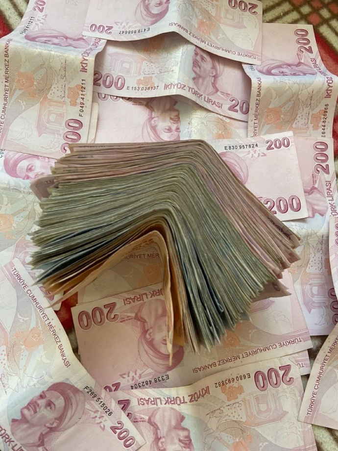 Maddi durumu kötü biriyle ciddi düşünür müsün?