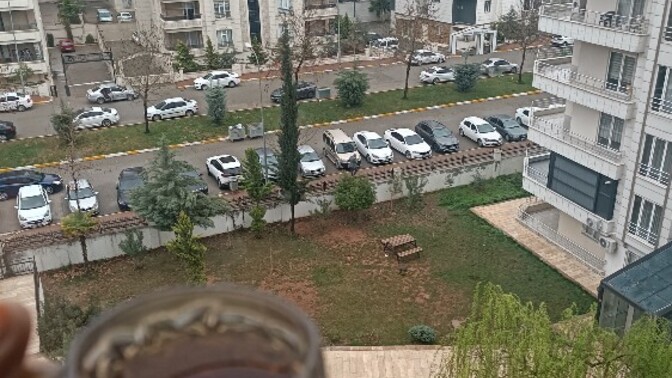 Siz de ev sessiz, dışarısı soğuk ve yağmurlu olduğunda böyle havaları sever misiniz?
