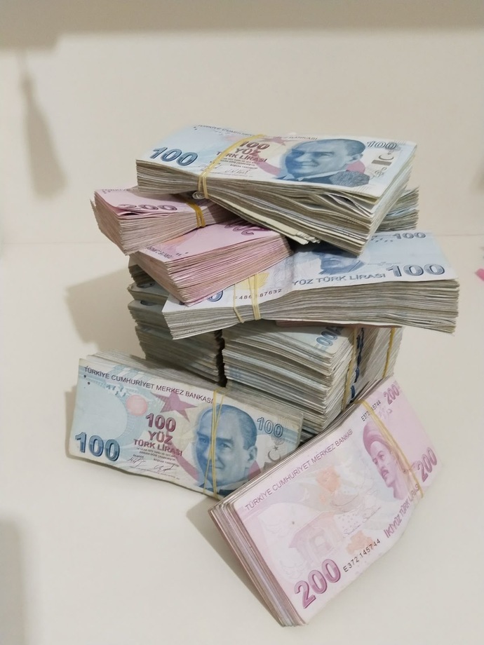 Parası olan mı daha mutlu, yoksa borcu olmayan mı?
