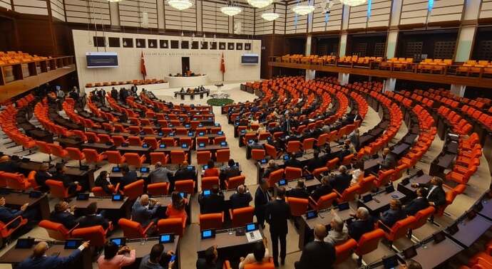 15 yaş altına sosyal medya yasağı tam olarak ne zaman yürürlüğe girecek?