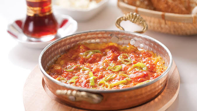 Günaydın Sabah kahvaltısında menemen yer misin?