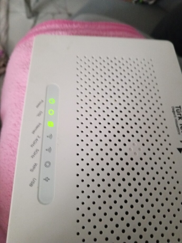 Türk Telekom modem 2.4G ışığı yanmıyor, TV bağlanmıyor ama internet var, başına gelen var mı?