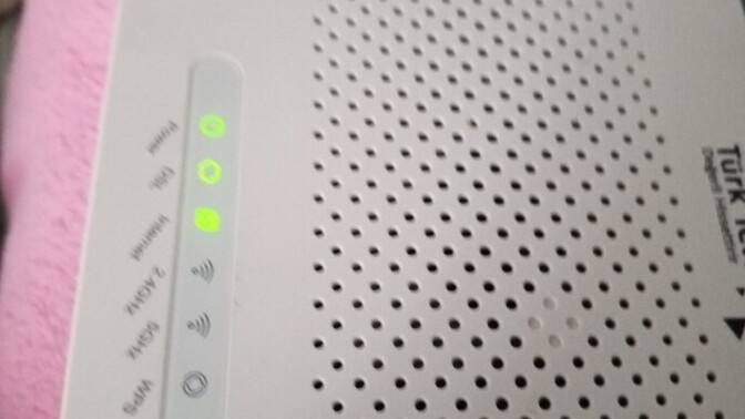 Türk Telekom modem 2.4G ışığı yanmıyor, TV bağlanmıyor ama internet var, başına gelen var mı?