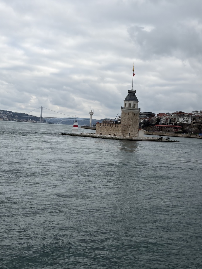 İç karartan kasvetli bir İstanbul gününden herkese selamlar. Bugün nasılsınız?