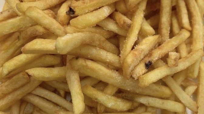 Patates kızartmasını sade mi seversin yoksa mayonez ketçapla mı?