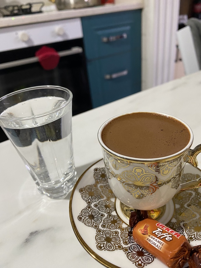 Saat 5 olmadan 5 kahvesi içmek isteyenler burada mı?
