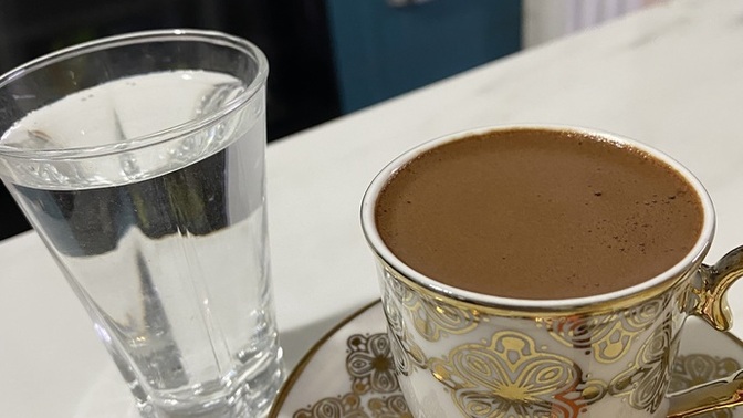 Saat 5 olmadan 5 kahvesi içmek isteyenler burada mı?