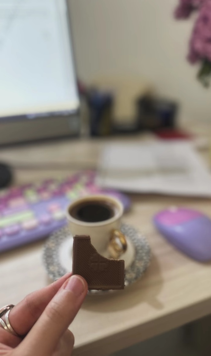 Isırdığım çikolatadan kalanı sizinle paylaşır mıydım, söyleyeyim mi🤭?