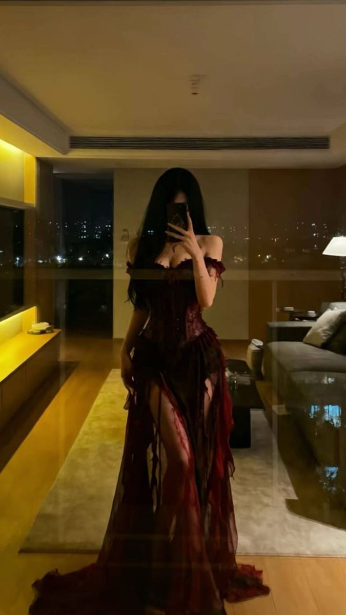 Sizce hangi estetik daha güzel vampir gotik tarz mı soft prenses tarz mı?