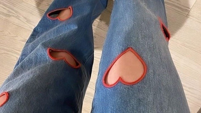 Kalp desenli kot pantolon giyer misniz?