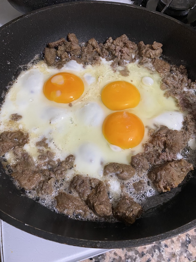 Kahvaltıda kıymalı ya da kavurmalı yumurta seven var mı, siz nasıl yapıyorsunuz?
