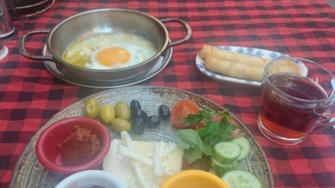 Enflasyon bahane kahvaltı şahane. Günaydın arkadaşlar geç kahvaltılar yapıldı mı?