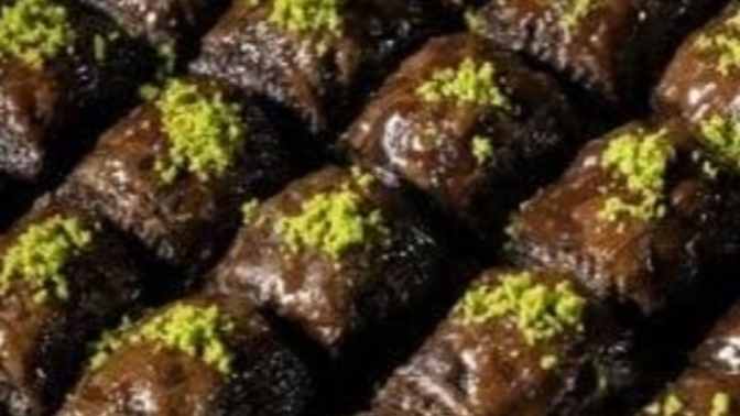 Tek tercih hakkını kullan: Çikolatalı baklava mı yoksa cevizli klasik baklava mı, fıstıklı baklava mı?