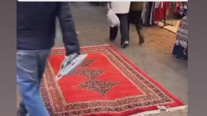 Esnafların yaptığı bu sosyal deneyde, sen halıya basmadan geçebilir miydin?