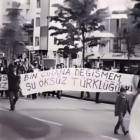 Yeniden dünyaya gelsen gene Türk olmak ister miydin?