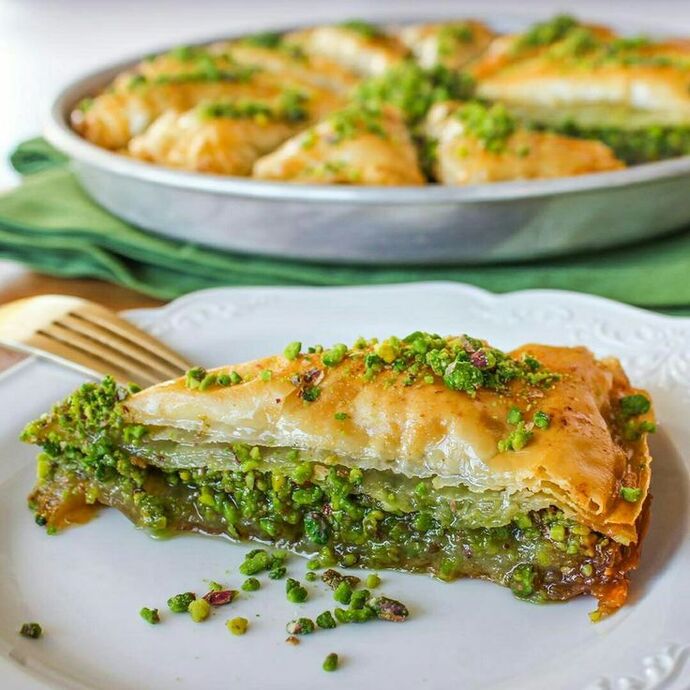 Selam Baklavalarım, havuç dilimi baklava yerken çatalla mı yersiniz yoksa elinizle mi?
