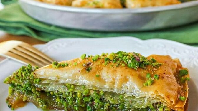 Selam Baklavalarım, havuç dilimi baklava yerken çatalla mı yersiniz yoksa elinizle mi?
