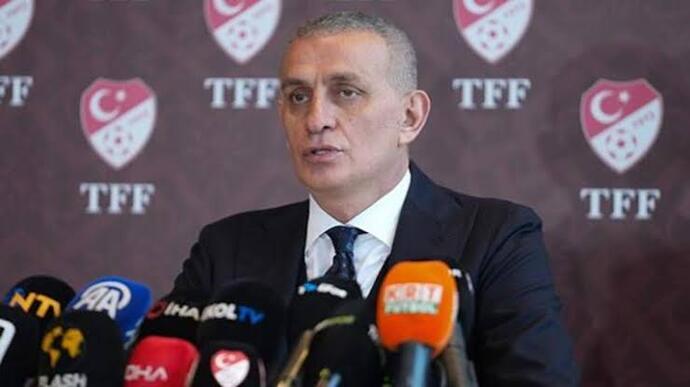 Trabzonspor şampiyonluğa giderken rakipleri hakemlerle yarışta tutuluyor! Ibrahim Hacıosmanoğlu defol git artık! Ne düşünüyorsunuz?