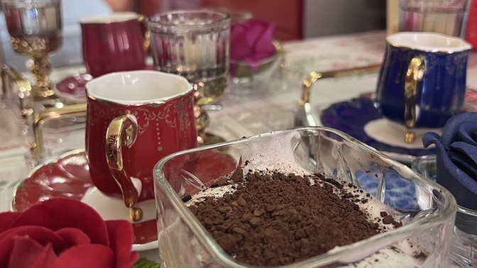 Kahve yanına illa bir şey ister misiniz?