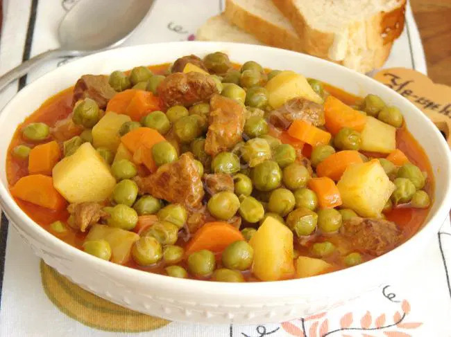 Aksam menüsü icin kolay ve lezzetli yemek onerileri neler, siz aksama ne yapiyorsunuz?