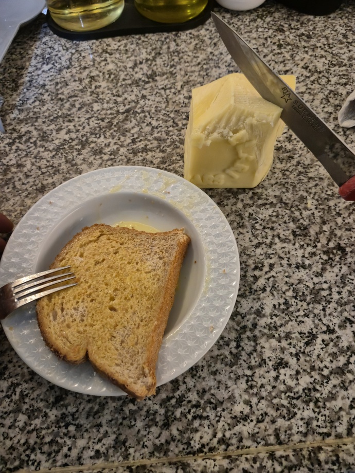 Yumurta yemek için çıktığım yolda sonuç yumurtalı kızarmış ekmek nasıl görünüyor?