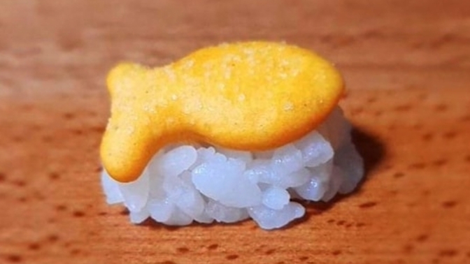Flörtümden sushi almasını istedim prinç pilavu getirmiş bu fakirlik şakamı?