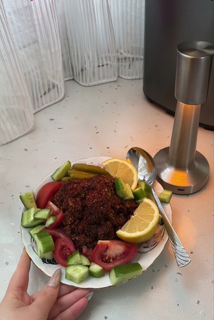 Yaşım ilerledikçe acı sevgim artıyor 😅