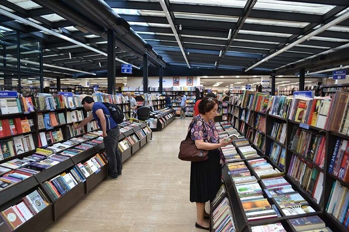 Kitap mağazasına girince, içerideki koku çok hoş gelmiyor mu?