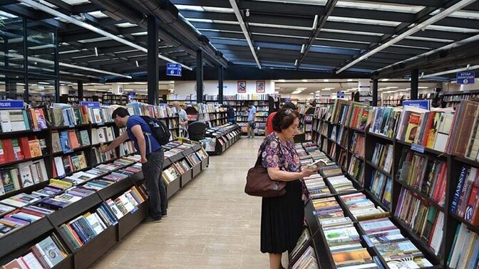 Kitap mağazasına girince, içerideki koku çok hoş gelmiyor mu?