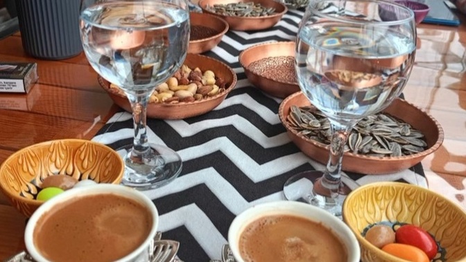Kahve molaları verildi mi? siteden kiminle ya da kimlerle kahve içmek istersiniz?