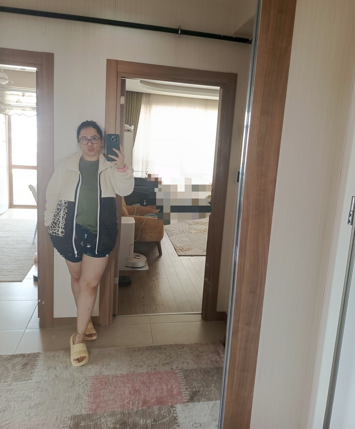 Bu peluş mont geçen sezondandı, hala giyilir mi. Birine vereyim mi, nasıl?