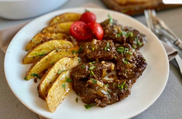 Fırında etli patates yemeği etoburları sevindirir mi 😋😋?