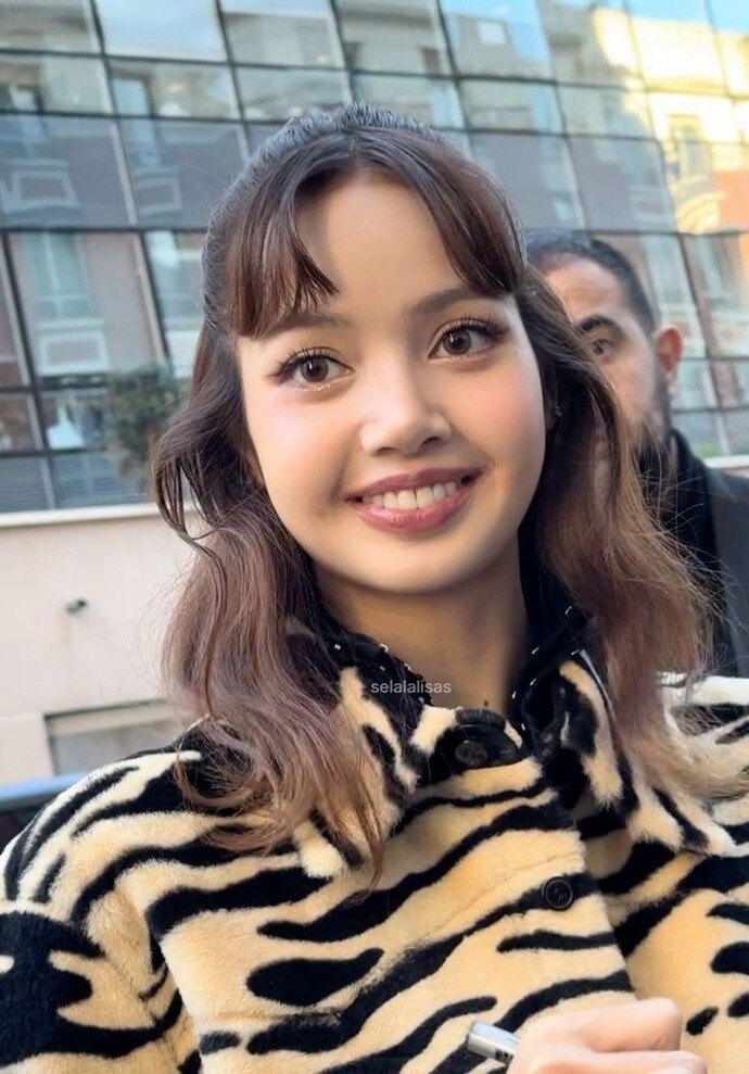 Türk kadınları daha güzelken bu Blackpink elemanları niye bu kadar abartılıyor?