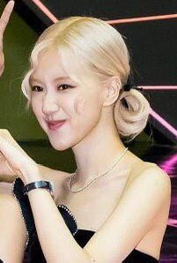 Türk kadınları daha güzelken bu Blackpink elemanları niye bu kadar abartılıyor?