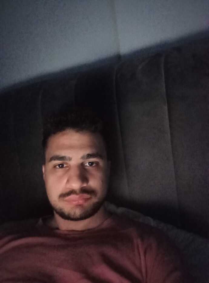 Kız bana tipsiz deyip engelledi, sizce gerçekten çirkin miyim yoksa abartı mı?