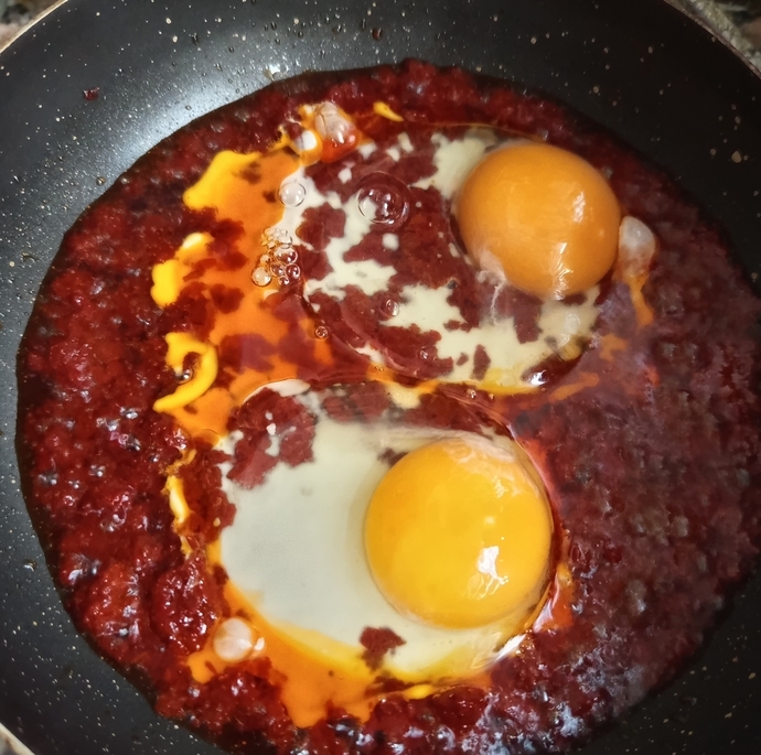 Salçalı yumurta denediniz mi hiç?