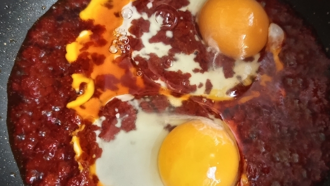 Salçalı yumurta denediniz mi hiç?
