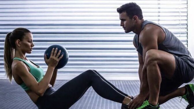 Spor antrenörü karşı cins olan sevgiline tepkin ne olur?