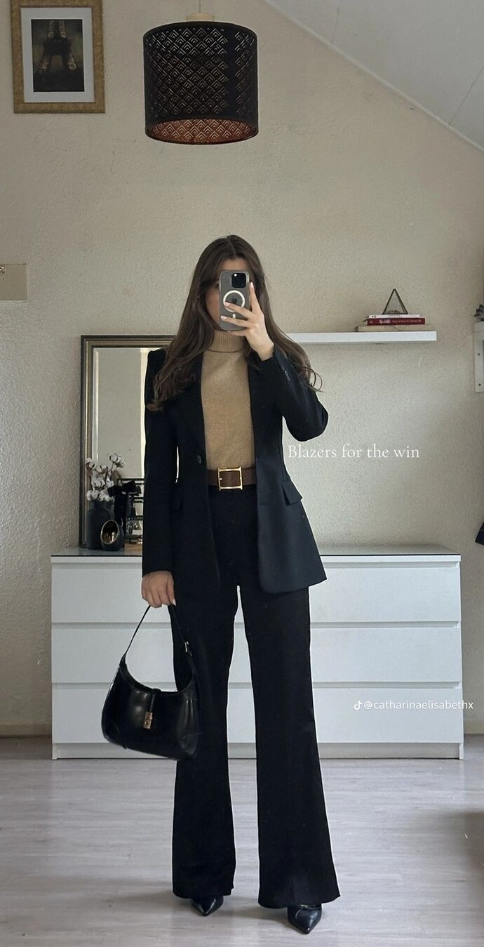 Kadınlara bu tarz ceket takımları çok mu maskülen duruyor sizce?