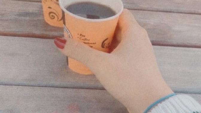 Kahveni sade mi içersin şekerli mi?