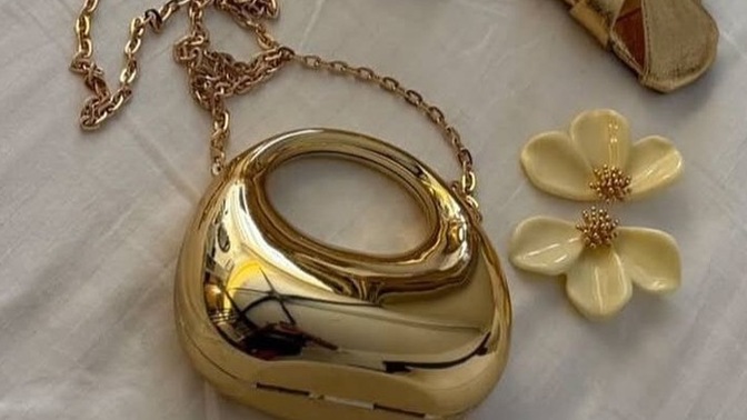 Ayakkabı ve çantada gold renk güzel mi?
