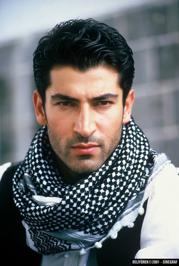 Kenan İmirzalıoğlu mu Kıvanç Tatlıtuğ mu daha yakışıklı?