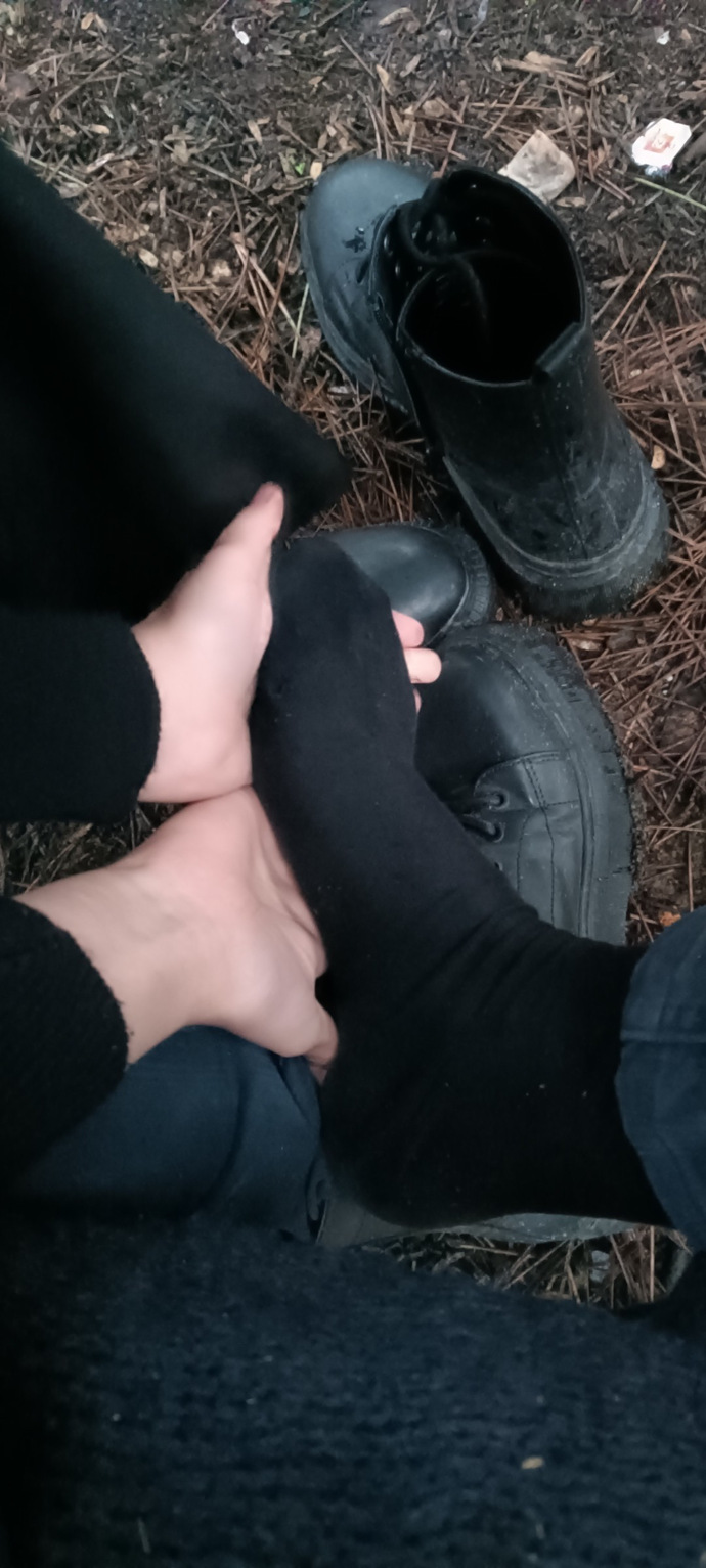 Kız arkadaşım ayak fetişi gibi davranıyor, bu normal mi sizce?