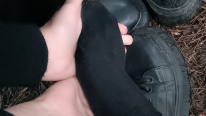 Kız arkadaşım ayak fetişi gibi davranıyor, bu normal mi sizce?